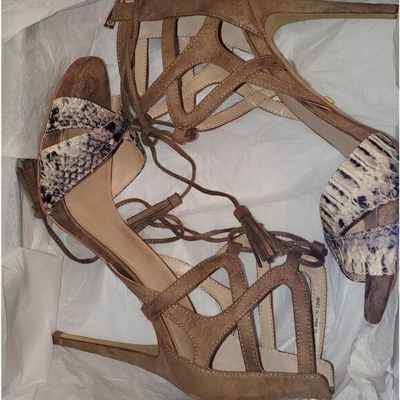 Bebe Lea Tassleled Tie-up Sandal Size 10 - Picture 10 of 16